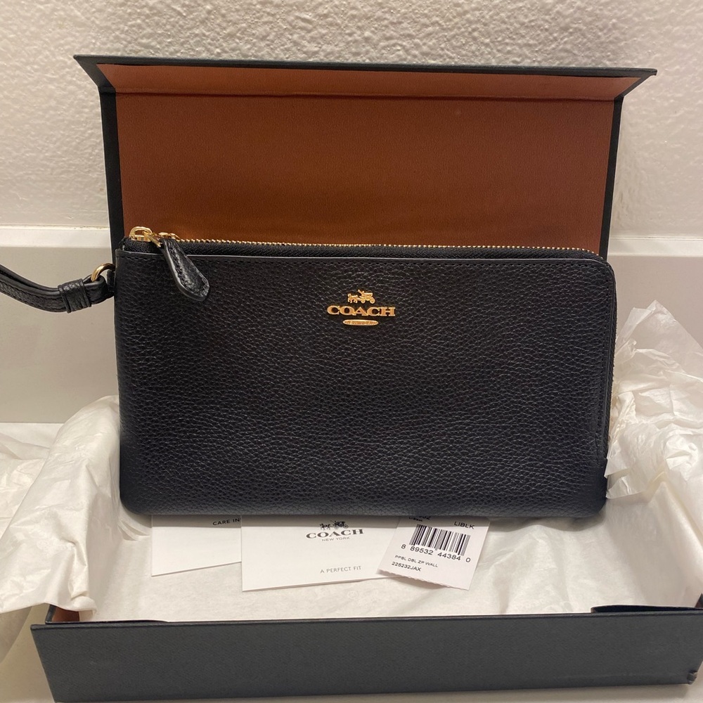 Brand new! Never used from the authentic Coach Store. 2 zipper wallet clutch.